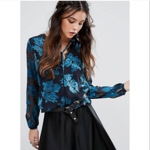 Lovers + Friends Lace Trim Floral Velvet Burnout Top Tie Front S Jade